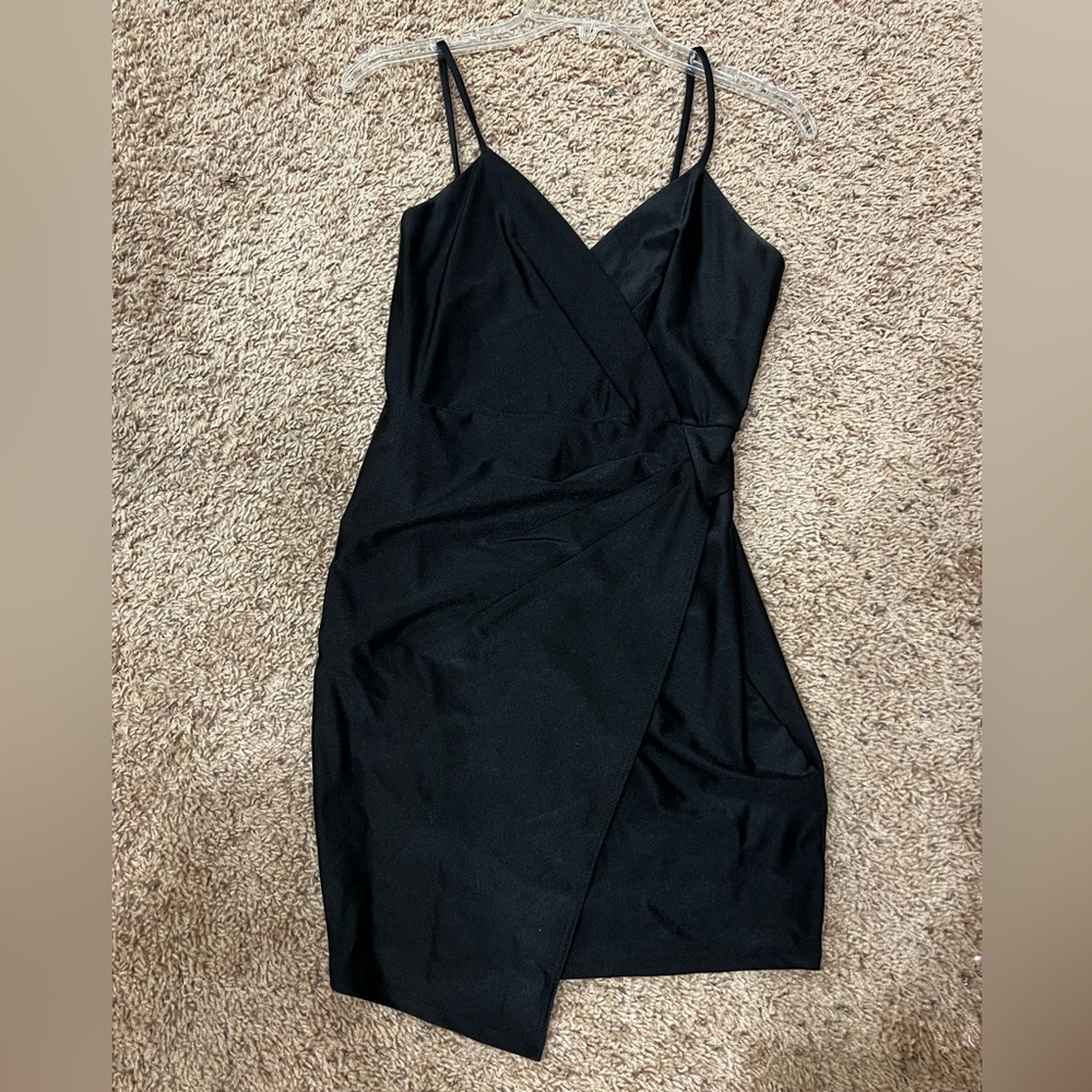 Black bocycon endless blu dress.